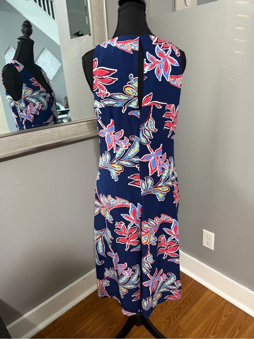 NWT Laundry by Shelli Segal tropical v-neck floral print romper jumpsuit size 4. - Picture 4 of 7